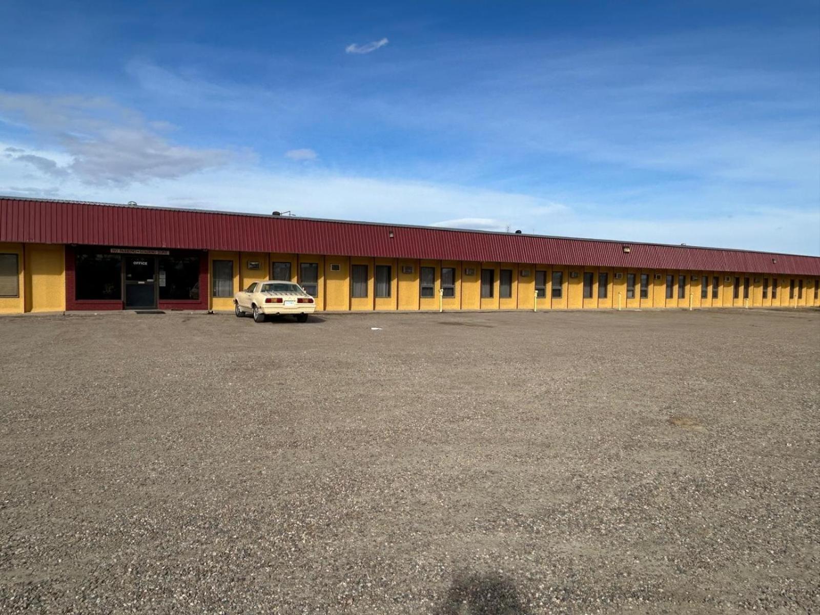 Maple Creek Motor Inn Exterior foto