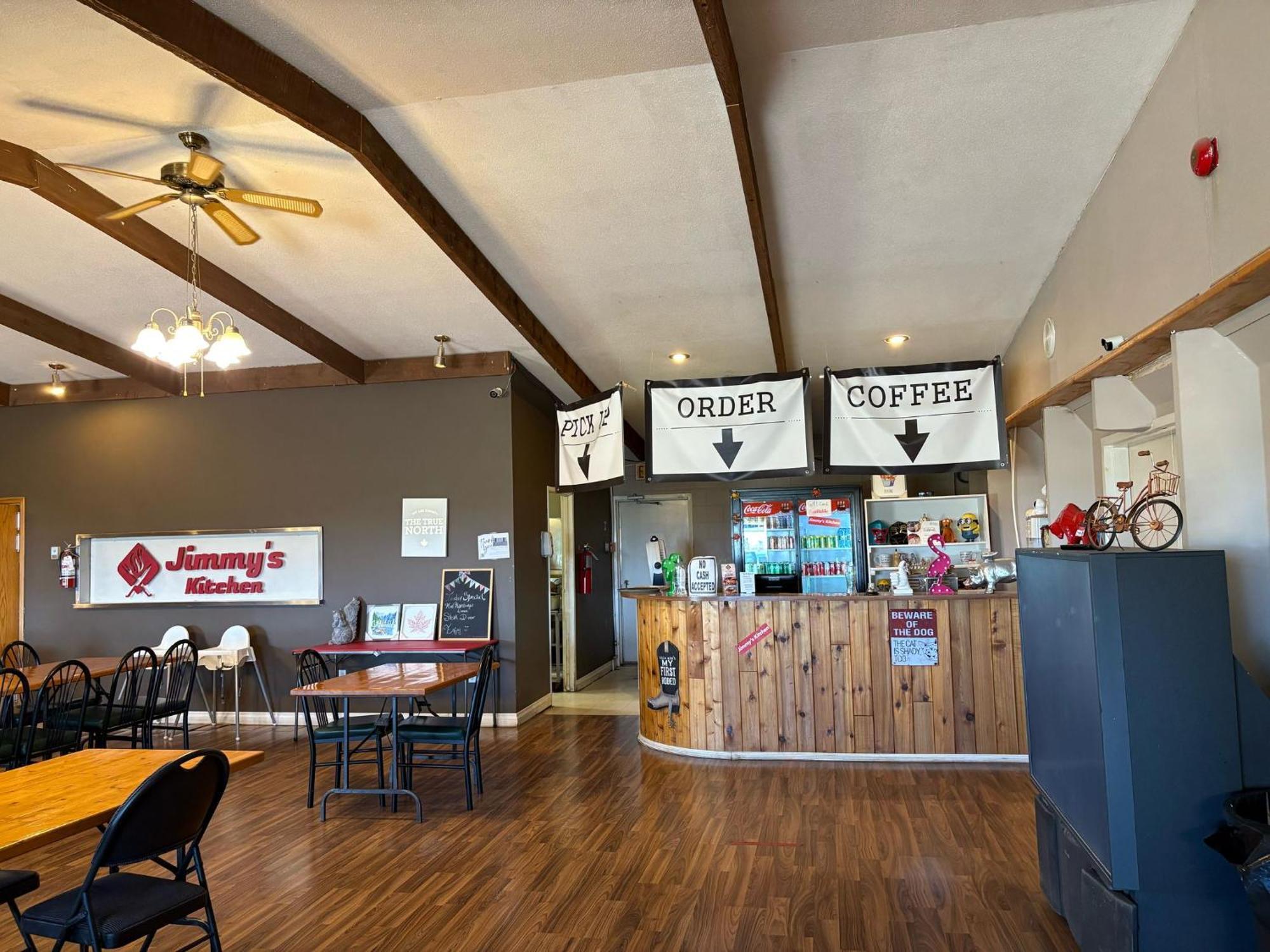 Maple Creek Motor Inn Exterior foto