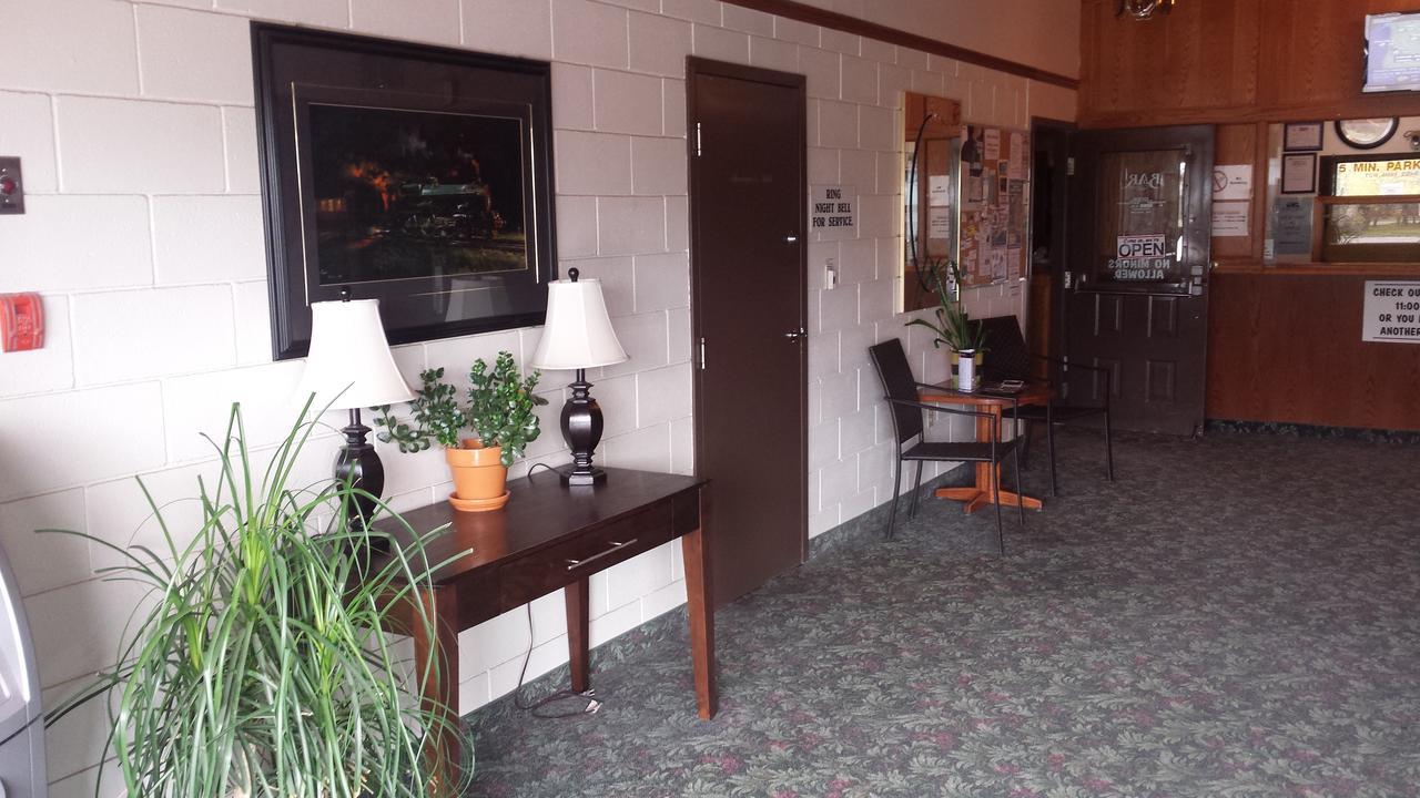 Maple Creek Motor Inn Exterior foto