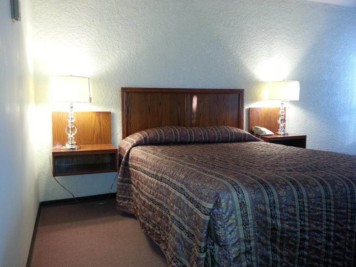 Maple Creek Motor Inn Exterior foto