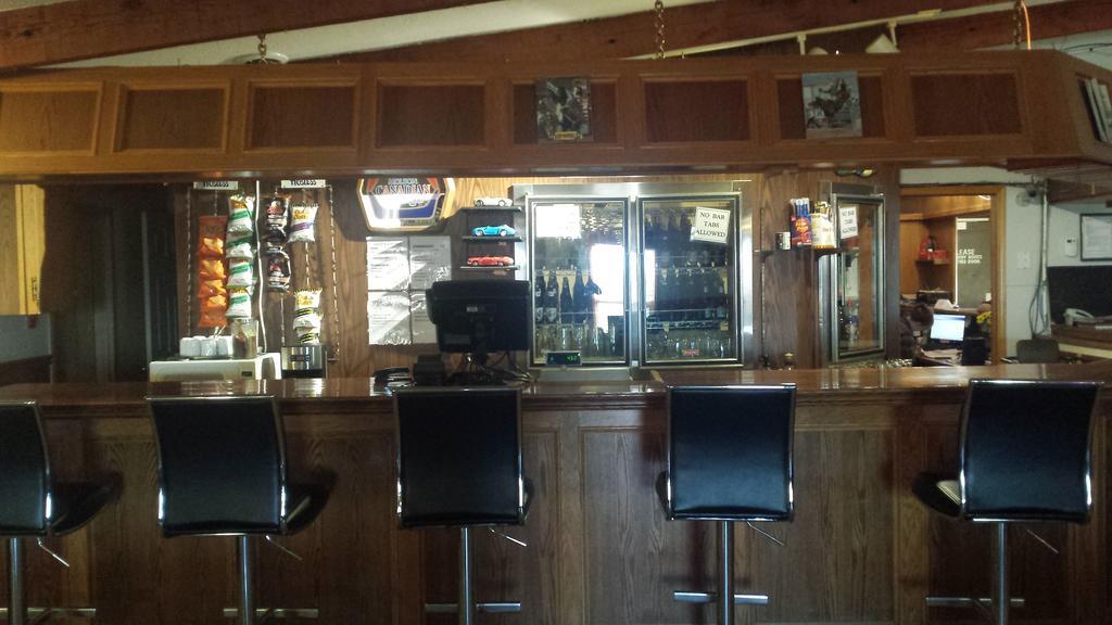 Maple Creek Motor Inn Exterior foto