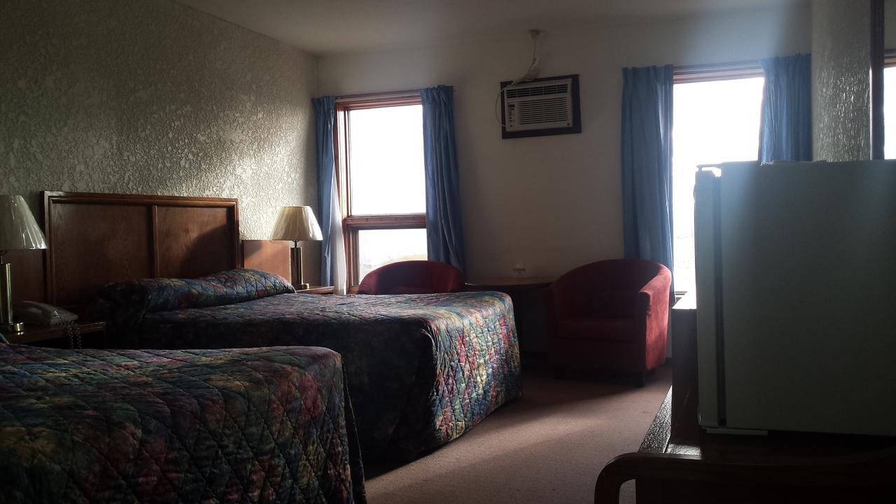 Maple Creek Motor Inn Exterior foto