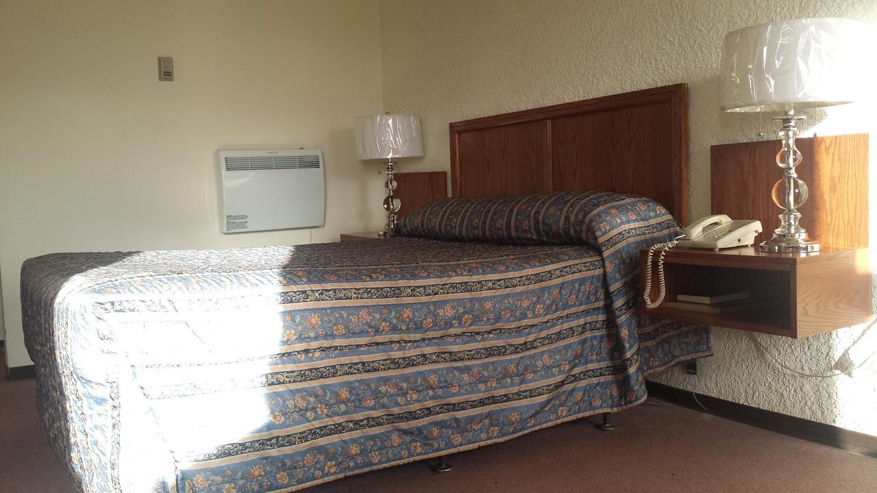Maple Creek Motor Inn Exterior foto